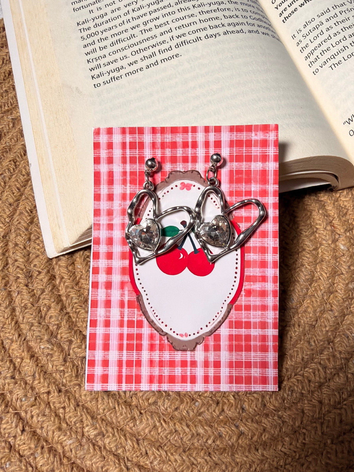 Dilruba-crystal heart earrings