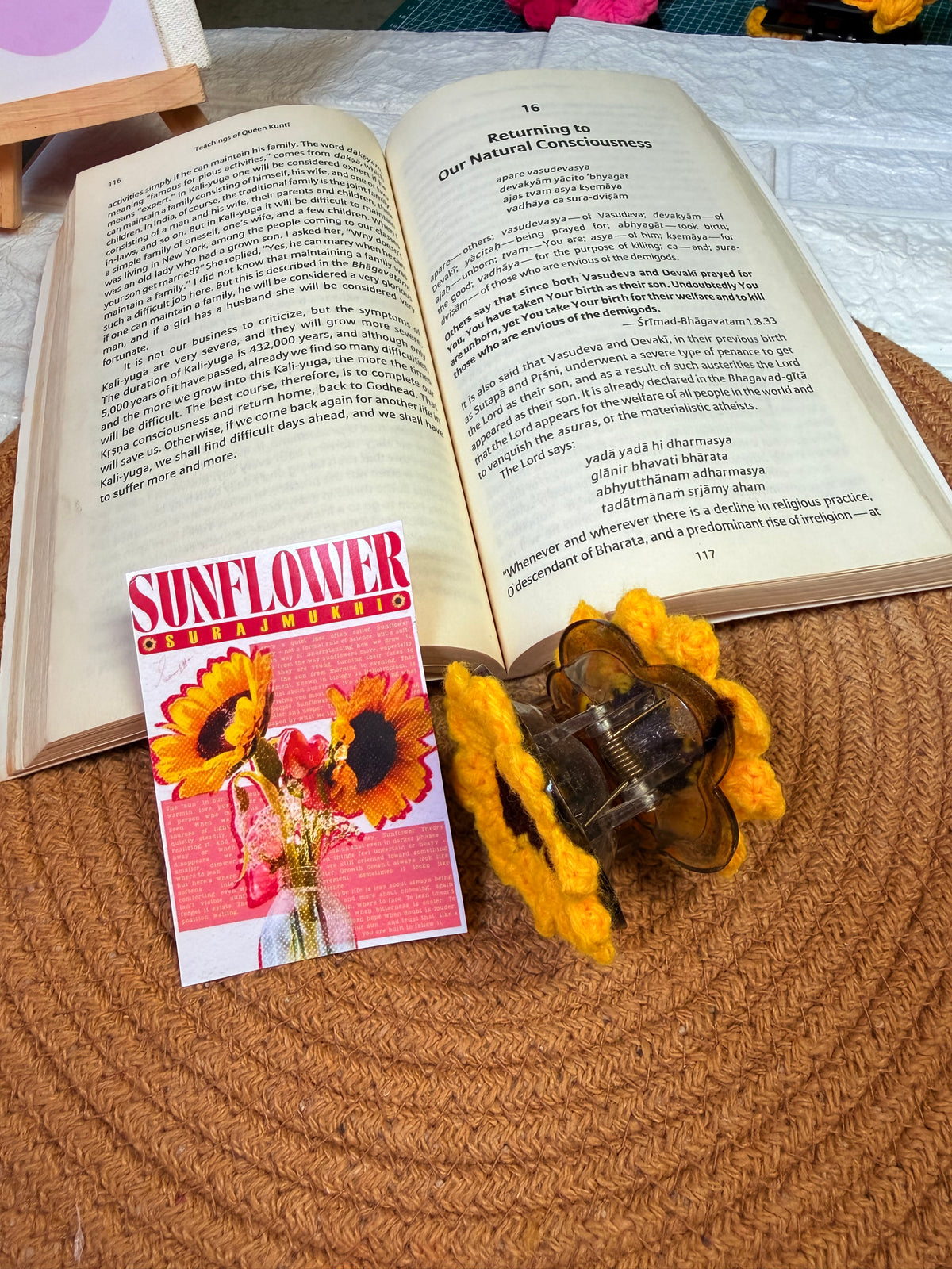 Surajmukhi – Crochet  claw clip