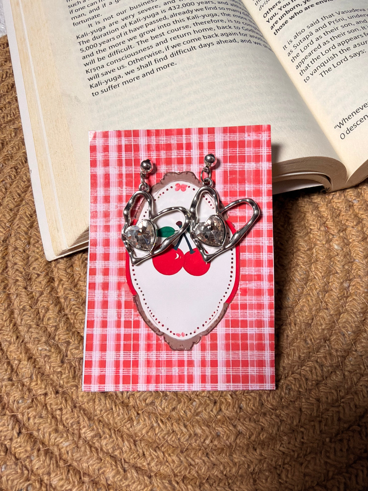Dilruba-crystal heart earrings